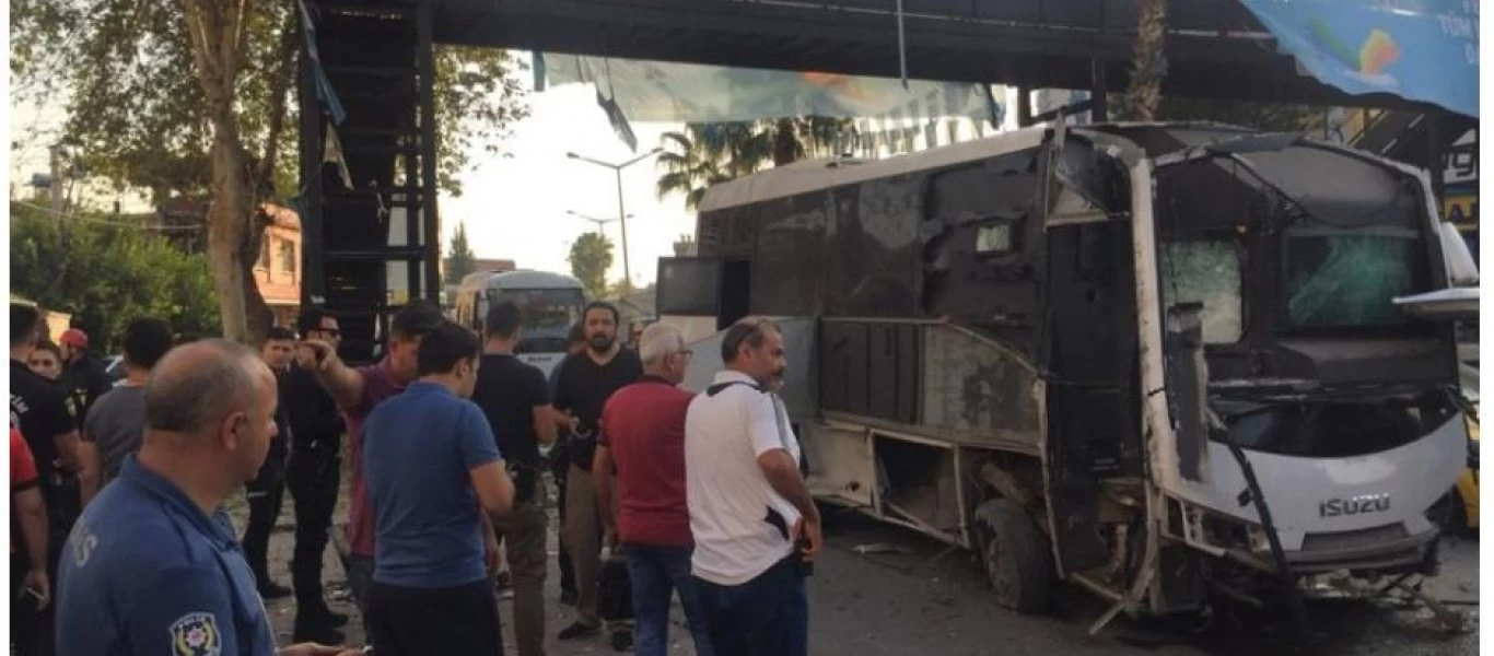 Βομβιστική επίθεση στα Άδανα της Τουρκία σε λεωφορείο που μετέφερε αστυνομικούς (βίντεο)